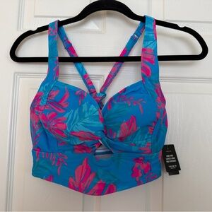 TORRID RETRO WIRELESS TWIST FRONT BIKINI TOP
TROPICAL GEO BLUE SEA